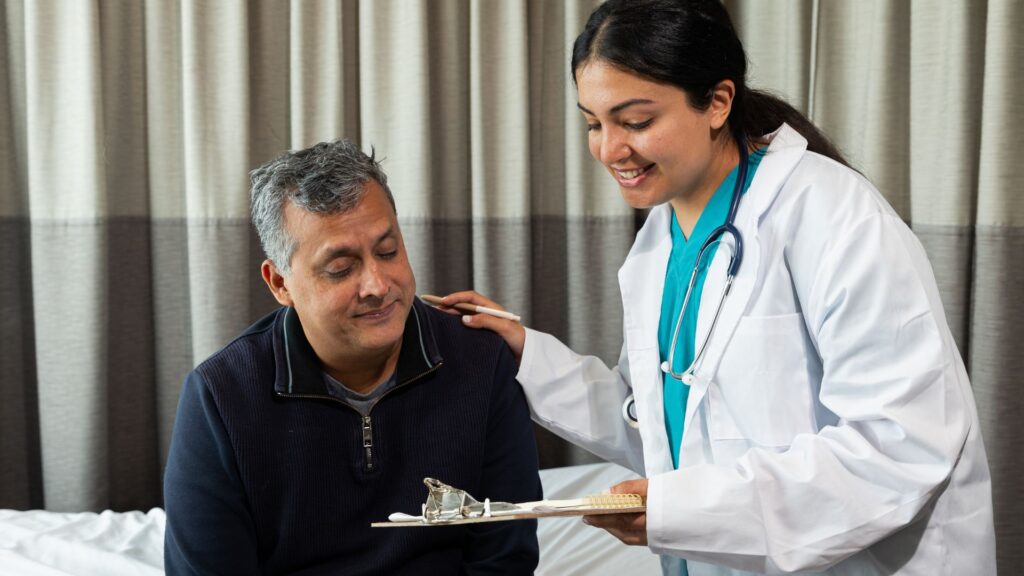 Descubra como otimizar seu site e transformar visitantes em consultas agendadas para sua clínica com estratégias eficazes de marketing médico.